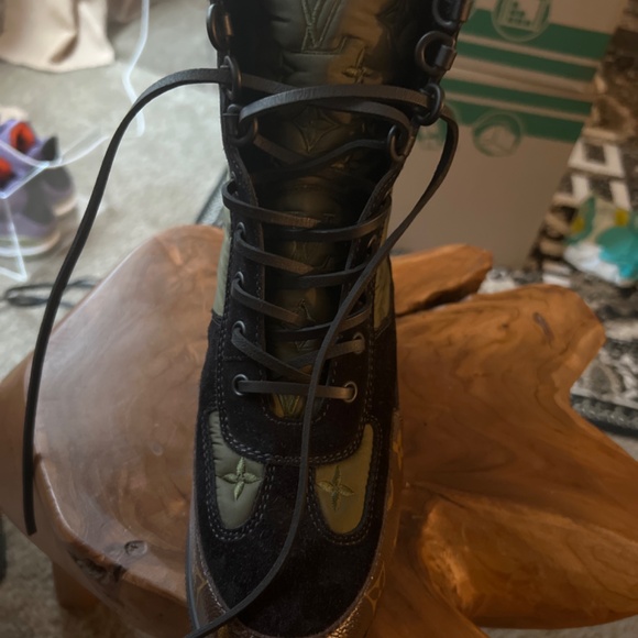 Louis Vuitton Boots - Picture 8 of 8
